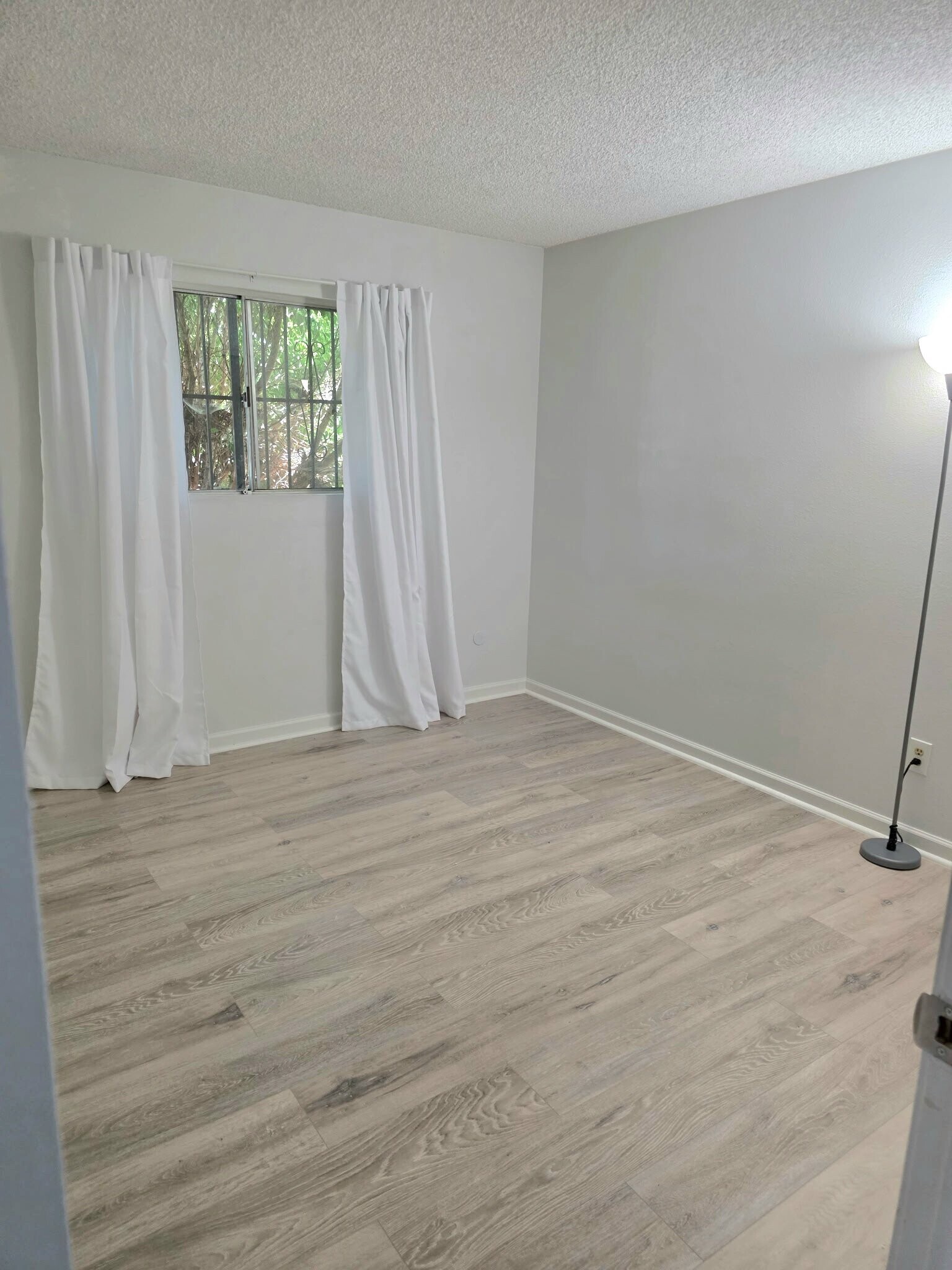 Building Photo - 2424 Sumac Dr