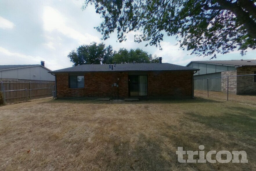 Building Photo - 10022 Deer Hollow Dr