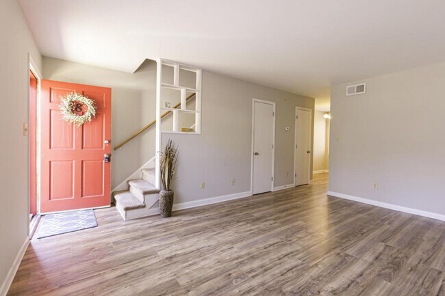 Building Photo - 2432 Pruitt St. #8