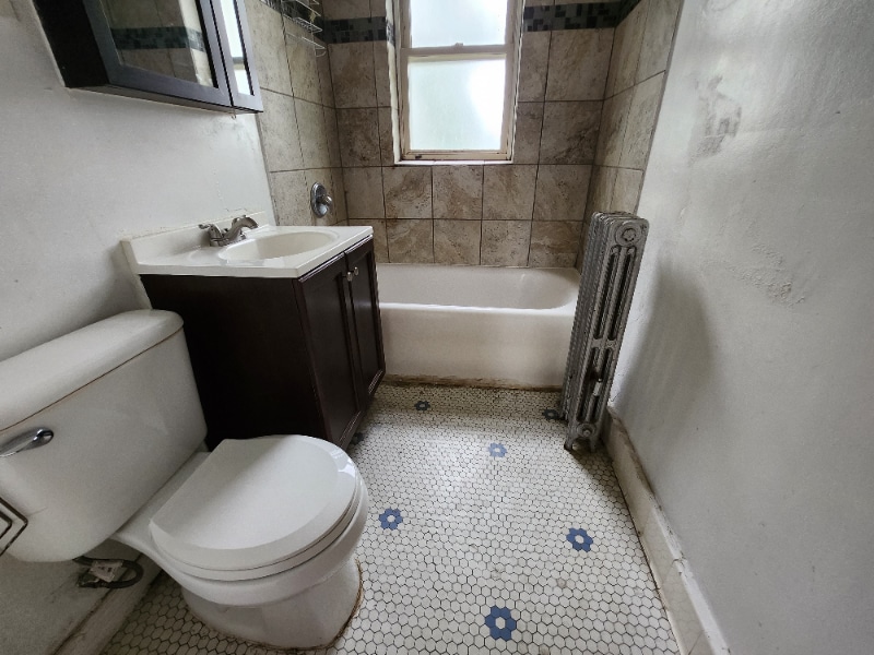 Building Photo - 2907 W 56th St