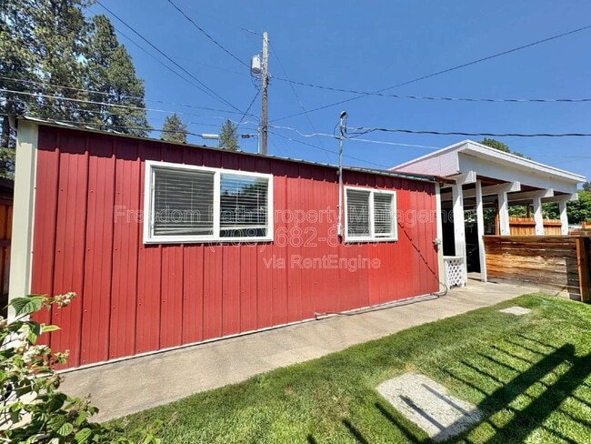 Building Photo - 421 S 11th St