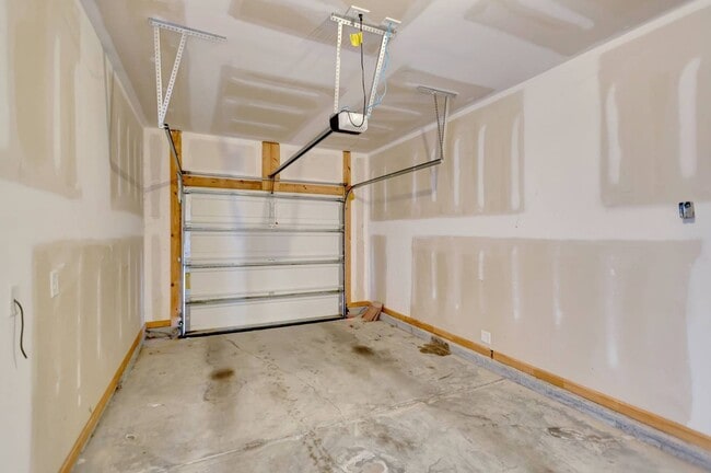 Building Photo - Lakeview Commons