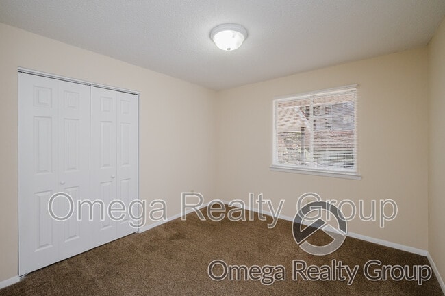 Building Photo - 1600 14th Ave E