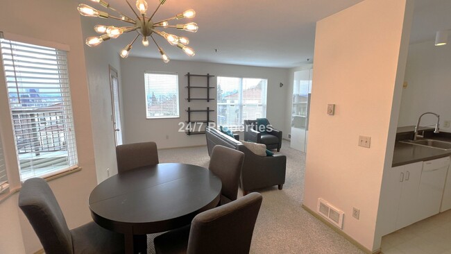 Building Photo - Hilltop 1BD I 1BA Condo + FREE month of re...