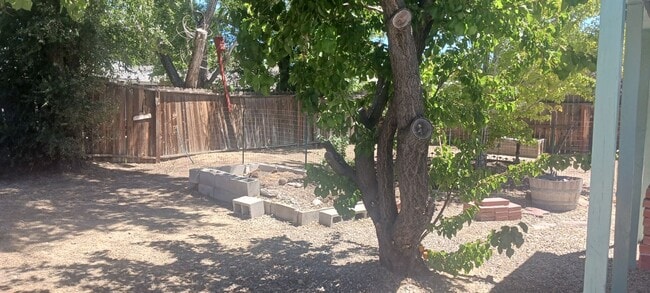 Building Photo - Updated 3 bedroom with A/C and Yard