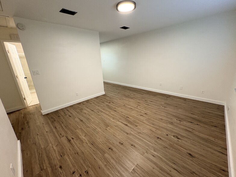 Building Photo - 2825 E Clark St
