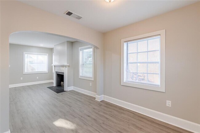 Building Photo - 1376 Westmont Rd SW