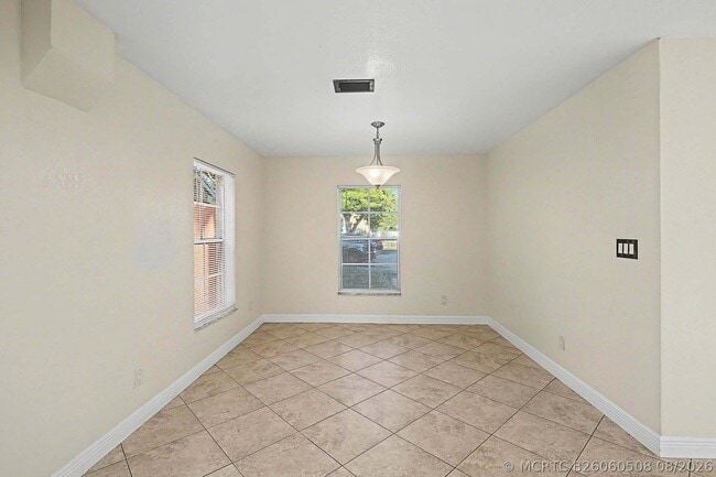 Building Photo - 5789 Woodland Point Dr