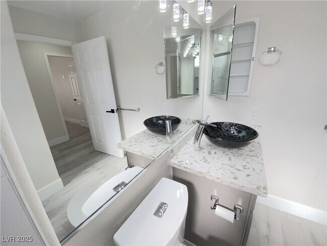 Building Photo - 10420 Villa Ridge Dr