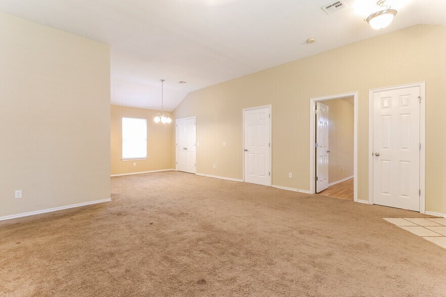 Building Photo - 512 SW 38th Terrace