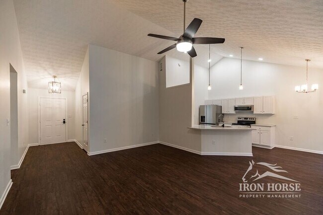 Building Photo - 112 Mint Pl