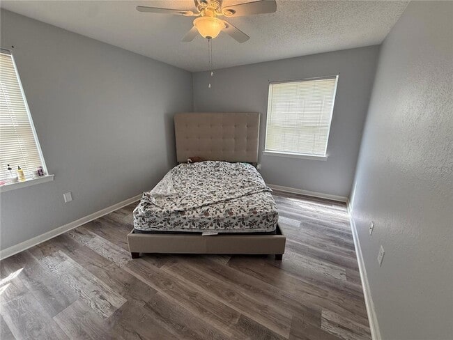 Building Photo - 3705 SW 27th St