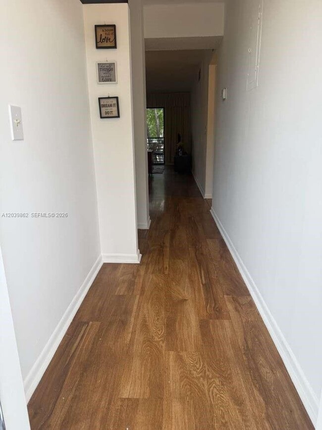 Building Photo - 2 Briarwood Cir