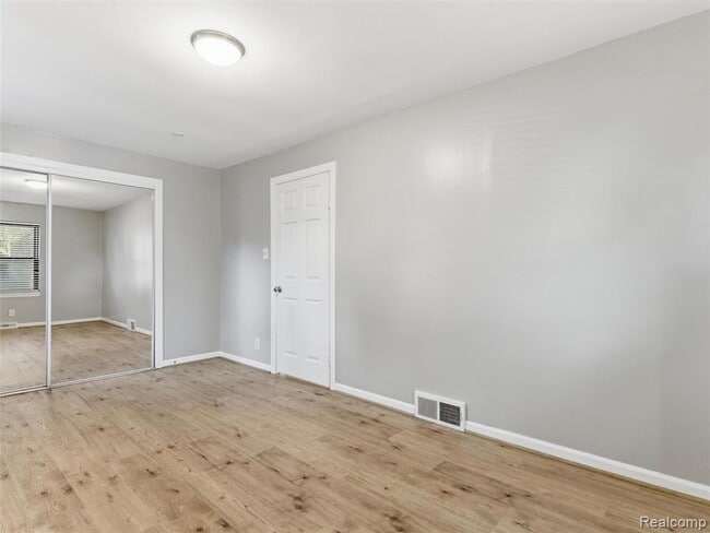 Building Photo - 404 La Plaza Ct