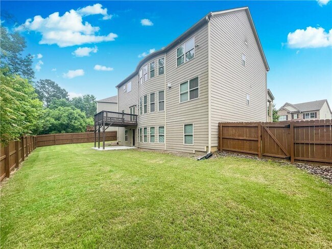 Building Photo - 5840 Zelkova Dr