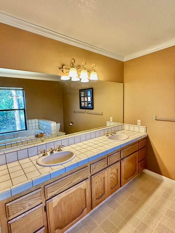 Building Photo - 15593 Carrie Dr