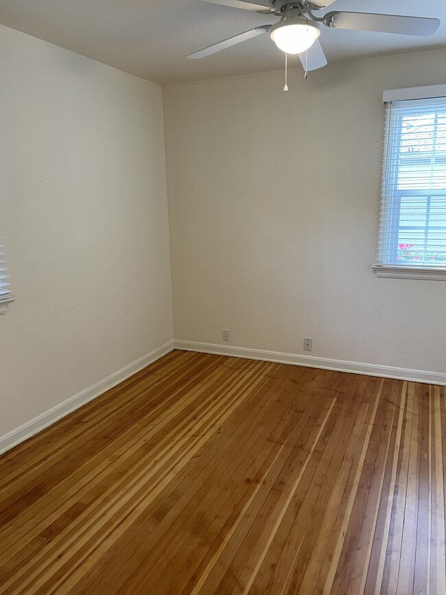 1st Bedroom - 209 Willamette Ave