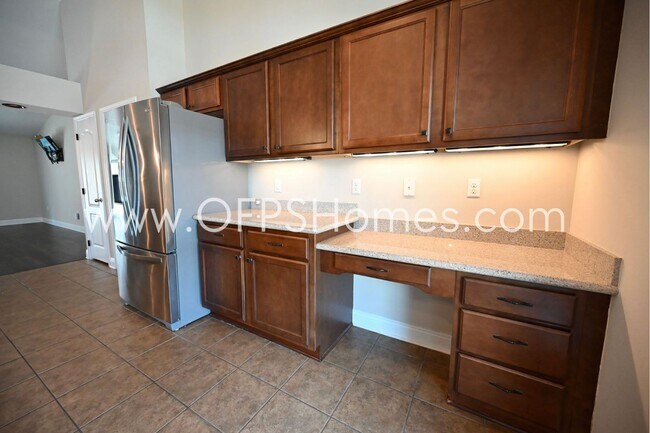 Building Photo - Home in South Crestview!