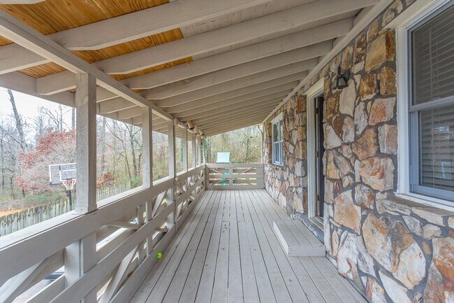 Building Photo - 4 Bedroom Rental in East Brainerd!
