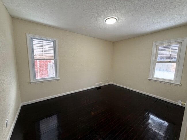 Building Photo - Charming 3 bedroom house for lease in Nice area