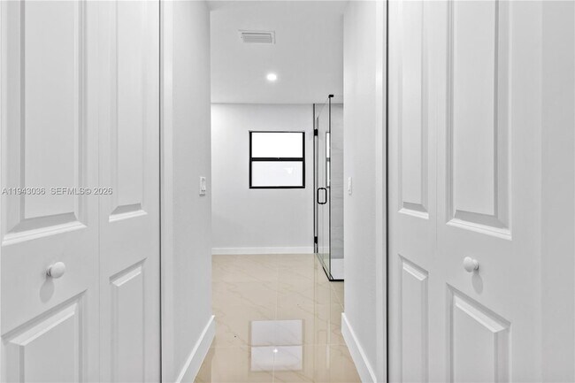 Building Photo - 456 Mercedes Ct