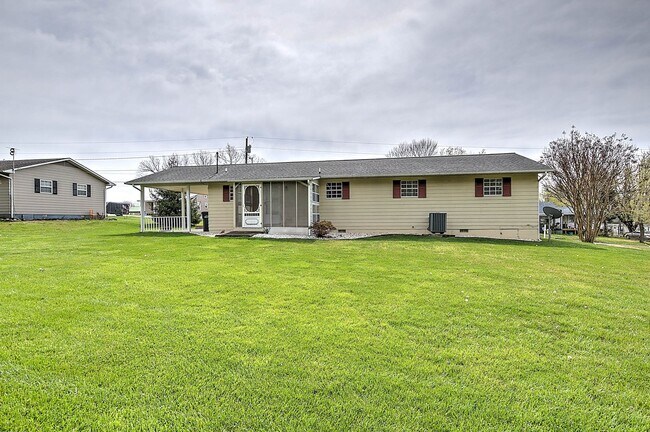 Building Photo - 307 Cypress St