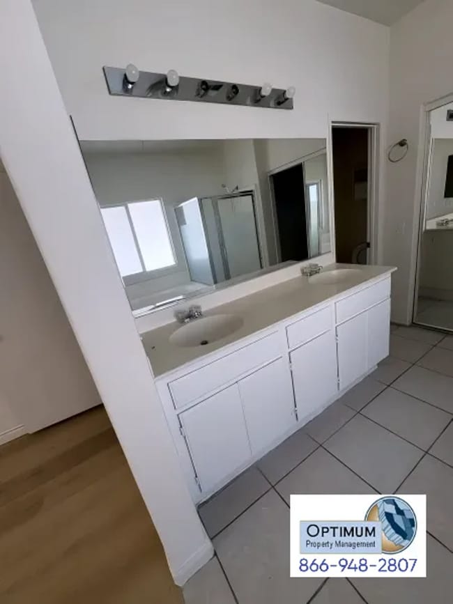 Building Photo - Spacious 4-Bedroom 2-Bathroom Home with Fireplace & Large Backyard