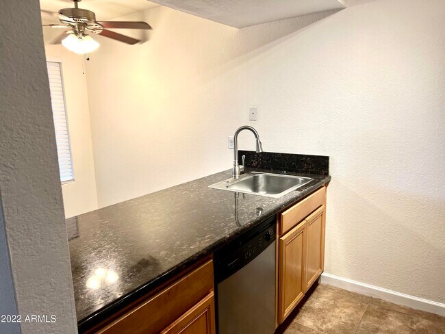 Building Photo - 1241 N 48th St