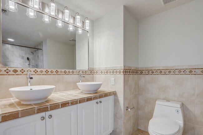 Building Photo - 11010 Legacy Dr