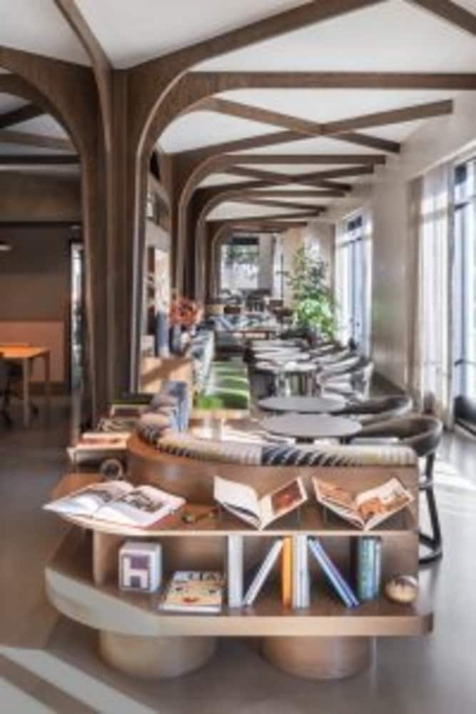 Building Photo - Hartwood