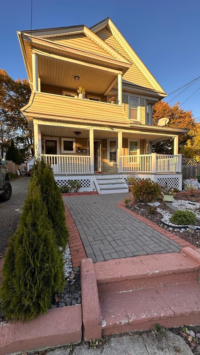 Building Photo - 14 Cooper St