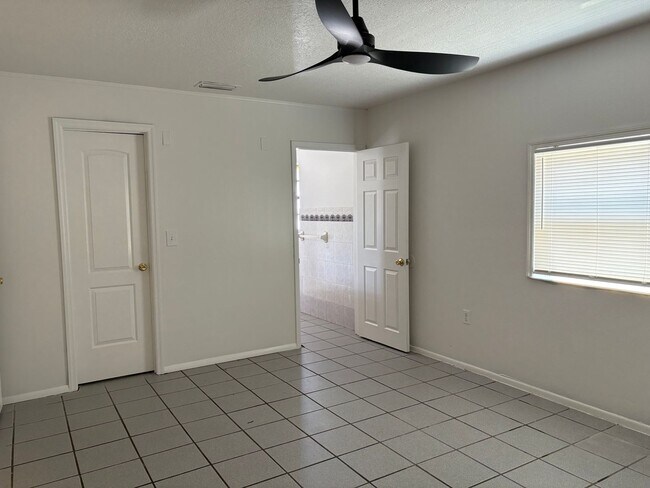 Building Photo - 3099 Deltona Blvd