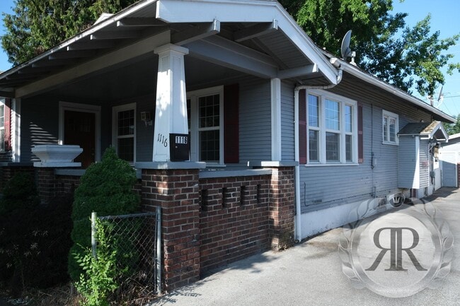 Building Photo - Gorgeous 4bd 1.5bt Home Next to YVC!