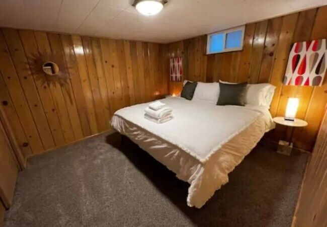 Building Photo - 1945 S 2600 E