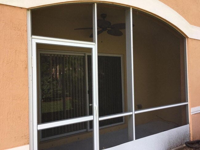 Building Photo - 5051 SE Mariner Garden Cir