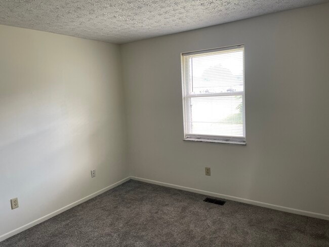 Building Photo - 5204 Belle Isle Dr