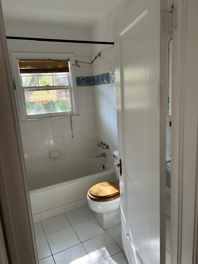 Building Photo - **MIDTOWN - READY FOR MOVE IN** 2 Bedroom/...