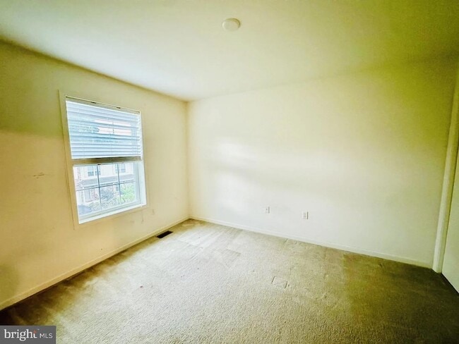 Building Photo - 184 Mapleton Dr