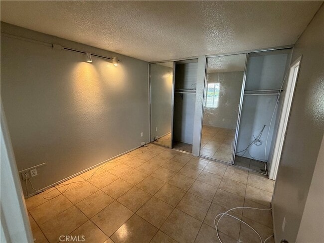 Building Photo - 3732 Oak Creek Dr