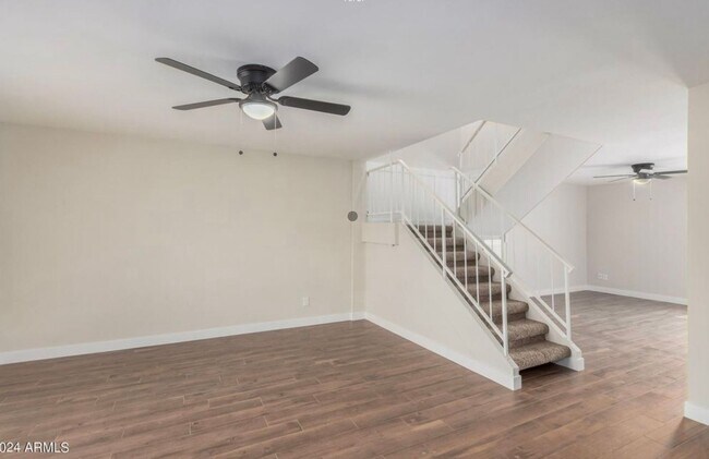 Building Photo - Spacious 4BR Townhome in Phoenix