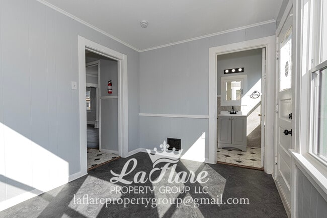 Building Photo - 631 Clark St