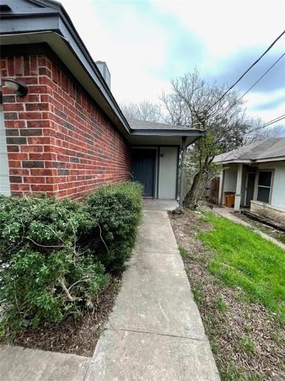 Primary Photo - 1233 Armadillo Rd