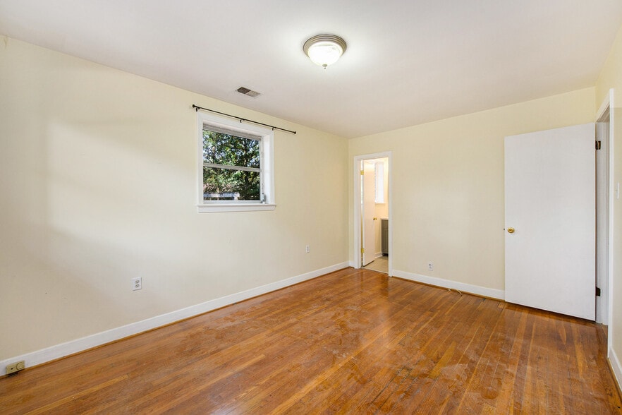 Building Photo - 1615 Culpepper Cir