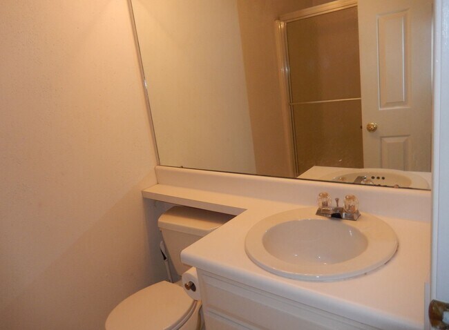 Building Photo - Fabulous Waterfront, 3 level townhouse