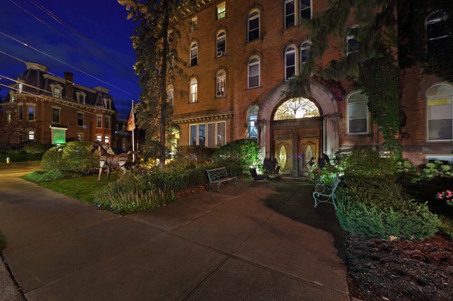 Building Photo - Skidmore Apartments
