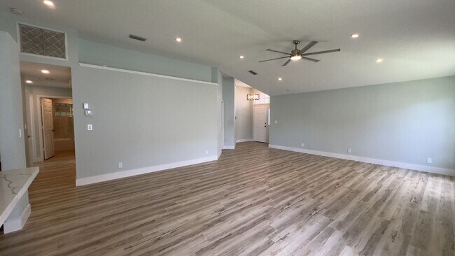 Building Photo - Beautiful 3BR/2BA Home in Wellington's Emerald Forest