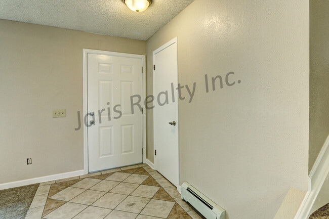 Building Photo - Charming Cul-De-Sac Home Near Downtown Castle Rock. Fantastic Fenced Backyard!