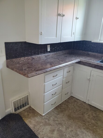Building Photo - 806 Tieton Dr