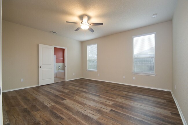 Building Photo - 4 bedroom home located within 6 miles of R...