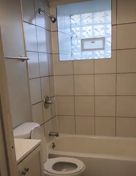 Building Photo - 6530 S Union Ave